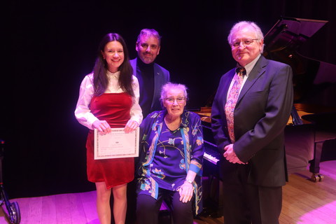 remporte le prix de la Ville, dans la catégorie Concertiste du Concours International de Piano de Chatou « Cécile Edel-Latos » 2024.