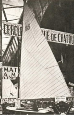 Au Salon de l'Aéronautique de 1928 au Grand Palais, le stand du Cercle Nautique de Chatou exposant le monotype (source : blog association Chatou Notre Ville)